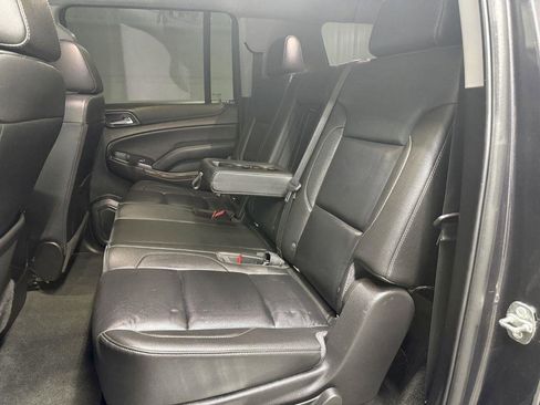 Used 2018 Chevrolet Suburban LT image 30