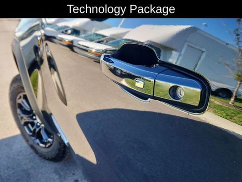 Used 2024 GMC Canyon Elevation w/ Elevation Premium Package RWD image 21