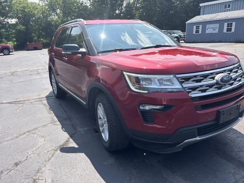 Used 2018 Ford Explorer XLT w/ Equipment Group 202A AWD/4WD image 2