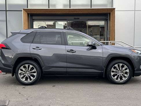 Used 2023 Toyota RAV4 XLE Premium image 8