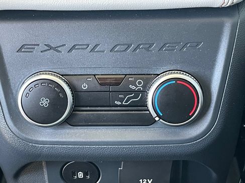 Used 2026 Ford Explorer Active AWD/4WD image 35
