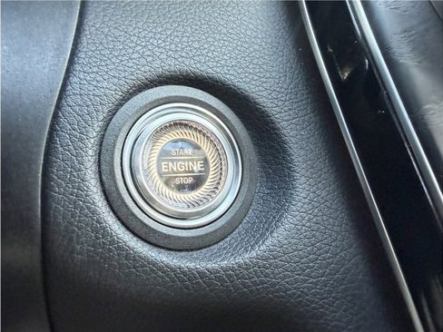 Used 2019 Mercedes-Benz C 300 Sedan w/ Premium Package image 38