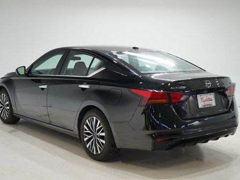 Used 2023 Nissan Altima 2.5 SV image 6