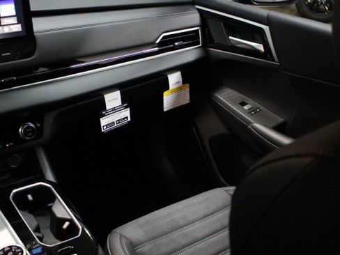 New 2025 Mitsubishi Outlander SE image 22