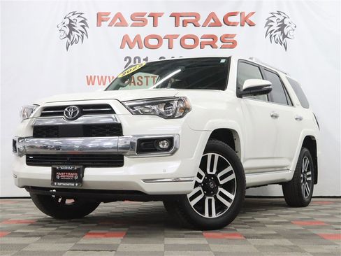 Used 2022 Toyota 4Runner Limited AWD/4WD image 2
