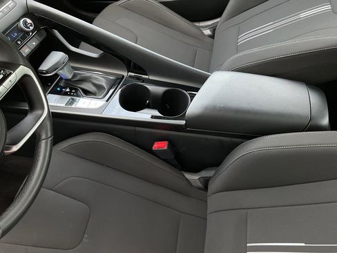 Used 2025 Hyundai Elantra SEL image 37