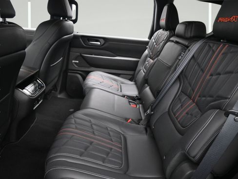 Certified 2025 Nissan Armada PRO-4X AWD/4WD image 11