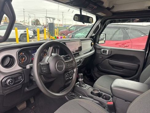 Used 2025 Jeep Gladiator Sport image 7