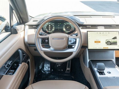 Used 2025 Land Rover Range Rover Long Wheelbase SE AWD/4WD image 13