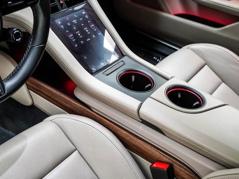 Used 2020 Porsche Taycan 4S image 21