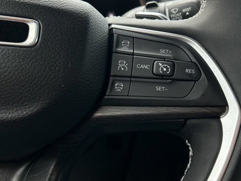 Used 2023 Jeep Grand Cherokee L Limited AWD/4WD image 43