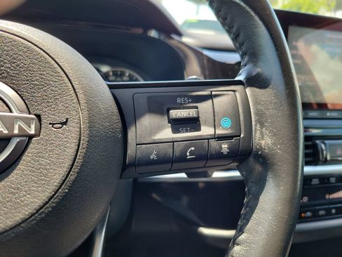 Used 2022 Nissan Pathfinder SV AWD/4WD image 22