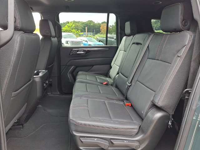 Used 2026 Chevrolet Suburban RST AWD/4WD image 17