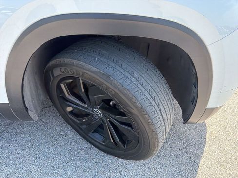 Used 2022 Volkswagen Atlas SE image 4