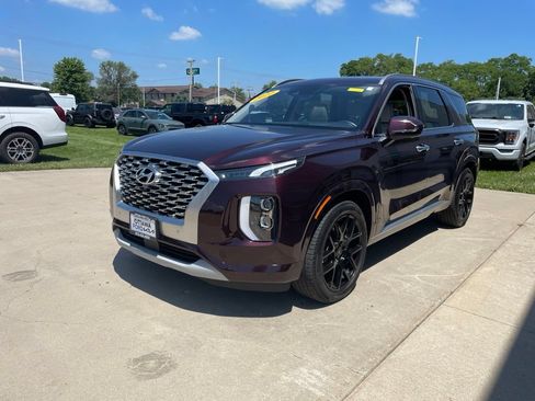 Used 2022 Hyundai Palisade Limited FWD image 2