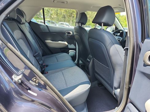 Certified 2024 Hyundai Venue Limited FWD image 20