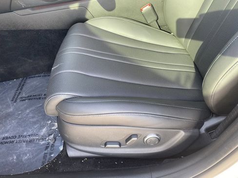 Used 2025 Genesis G80 2.5T image 11