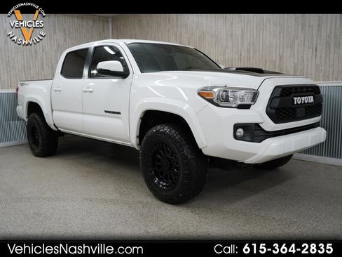 Used 2018 Toyota Tacoma TRD Sport image 1