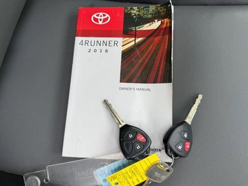 Used 2016 Toyota 4Runner SR5 Premium image 38