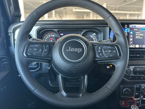 Used 2024 Jeep Wrangler Unlimited AWD/4WD image 22