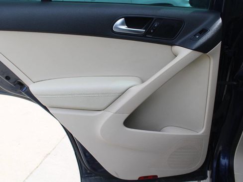Used 2015 Volkswagen Tiguan SE image 9