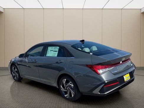 New 2026 Hyundai Elantra Limited FWD image 4