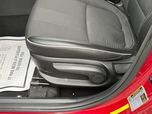 Used 2022 Hyundai Venue Limited FWD image 17