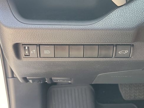 Used 2025 Toyota RAV4 XLE w/ Convenience Package FWD image 31