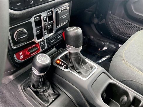 Certified 2024 Jeep Wrangler Unlimited Sport AWD/4WD image 13