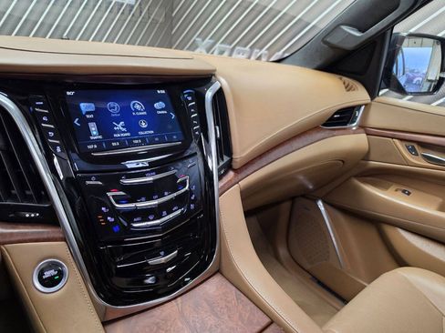 Used 2017 Cadillac Escalade Platinum RWD image 20