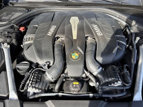 Used 2019 BMW 750i w/ M Sport Package RWD image 17