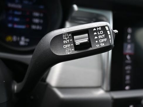 Used 2026 Porsche Macan AWD/4WD image 35