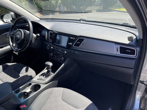 Used 2018 Kia Niro LX FWD image 26