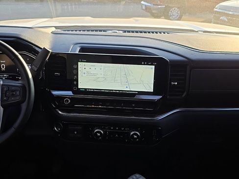 Used 2024 GMC Sierra 3500 SLE w/ SLE Value Package image 15