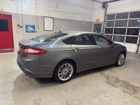 Used 2014 Ford Fusion SE w/ Equipment Group 202A FWD image 8