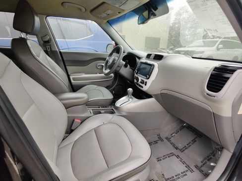 Used 2016 Kia Soul EV + image 5