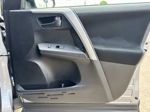 Used 2017 Toyota RAV4 LE FWD image 13