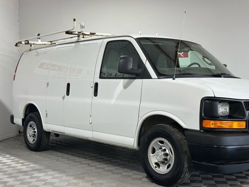 Used 2017 Chevrolet Express 2500 image 2