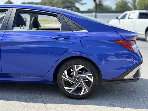 Used 2025 Hyundai Elantra Limited FWD image 6