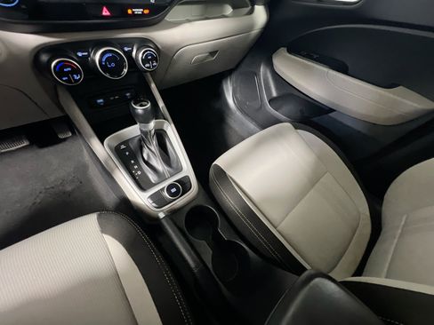 Used 2025 Hyundai Venue SEL FWD image 25