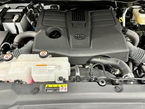 Used 2025 Toyota Tundra SR w/ SR Tow Package AWD/4WD image 24