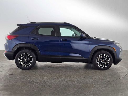 Used 2023 Chevrolet TrailBlazer LT w/ Convenience Package FWD image 2