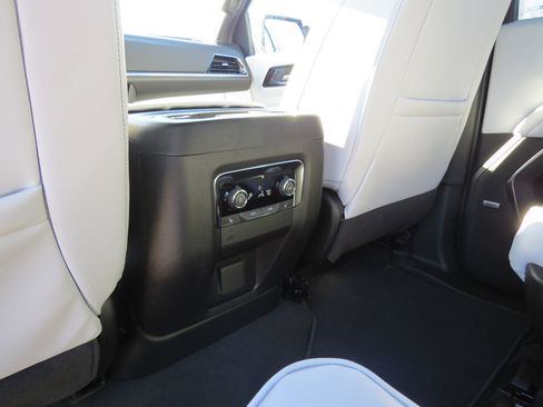 New 2026 Chevrolet Suburban Premier image 12