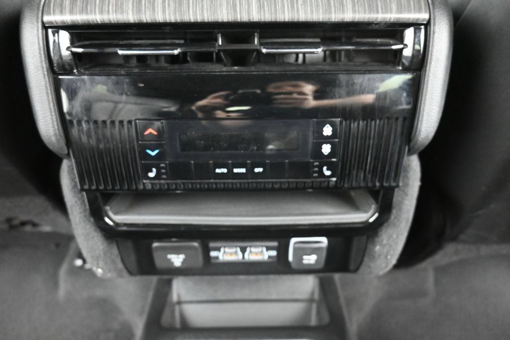 Used 2024 Jeep Wagoneer Series III AWD/4WD image 10