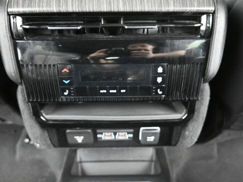 Used 2024 Jeep Wagoneer Series III AWD/4WD image 10