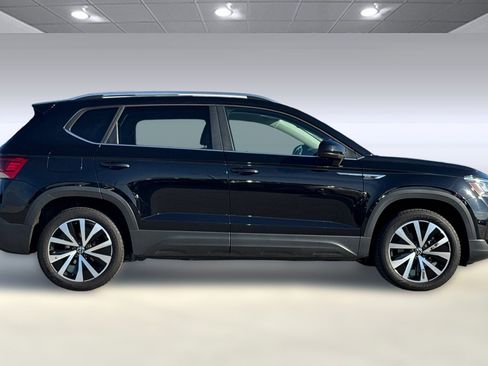 Used 2024 Volkswagen Taos SE image 25