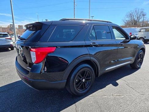 Used 2024 Ford Explorer XLT w/ Equipment Group 202A image 7