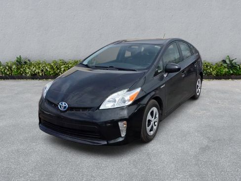 Used 2014 Toyota Prius Four image 2
