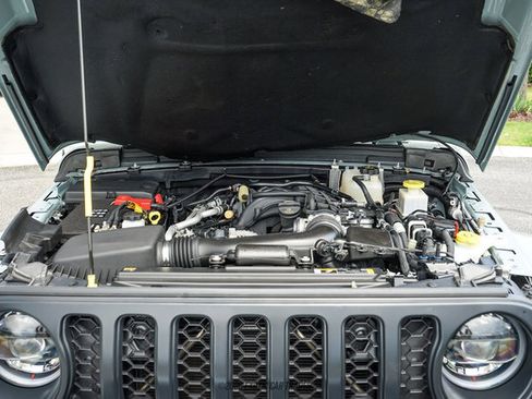 Used 2023 Jeep Gladiator Sport AWD/4WD image 17