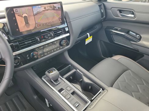 New 2026 Nissan Pathfinder Platinum image 37